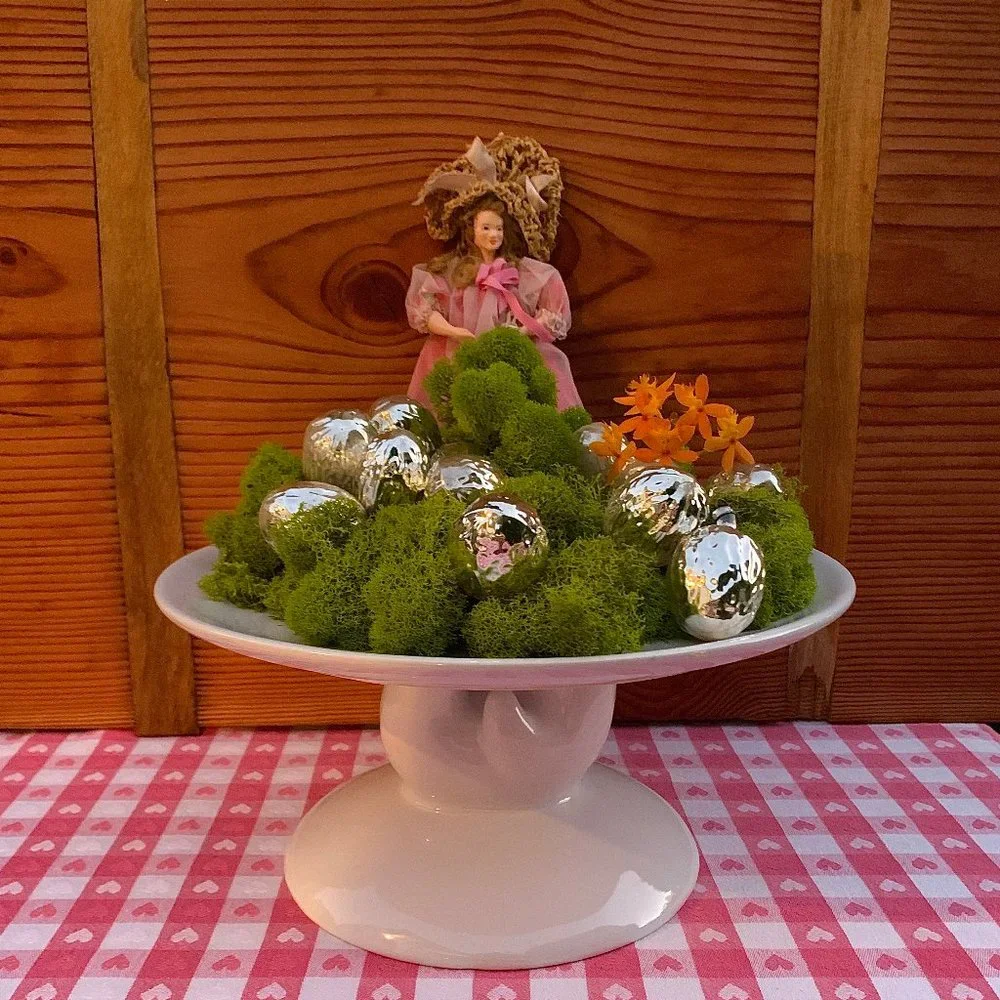 Charming vintage ceramic polar bear desert cake stand